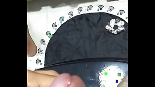 Punheta no banheiro