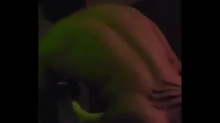 el activo atletico de espalda escultural se deja tocar el culo por 1era vez